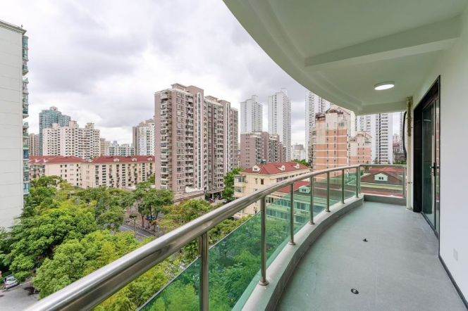2 Brs, 2 Baths with Open Balcony, Floor Heating, Central ac, Oven, 130 sqm @ Dapuqiao station L9