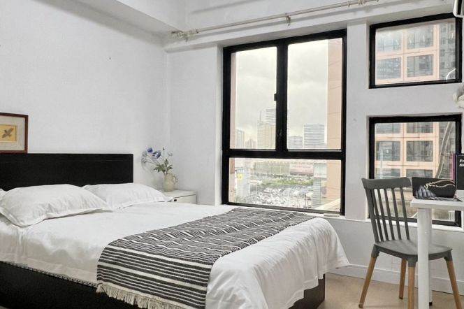 Bright room near Hanzhong rd, close to TJU, short/long lease available now