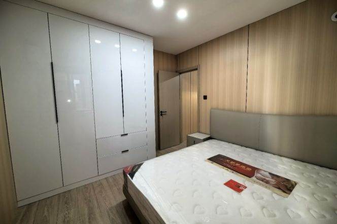 Lovely modern 1 BR w elevator near West Nanjing rd