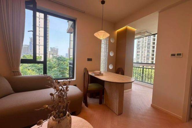 Quality 1br,1bth,CA,floor heating,close to Caohejing Hi-tech Park,Line 9