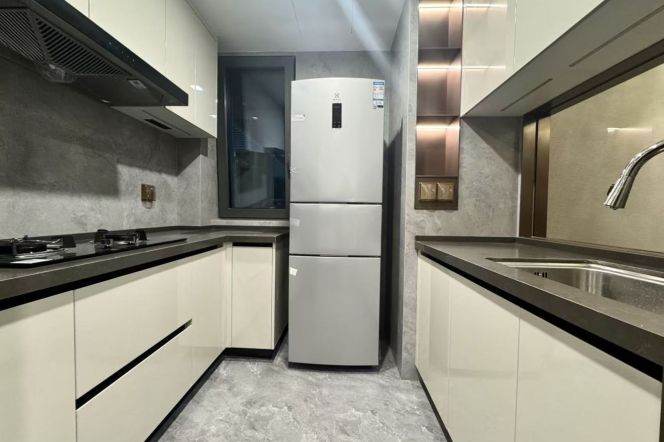 modern 3brs floor heating balcony beside Huang pu river line 4,8 only 22K