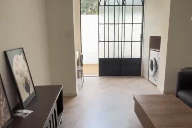 Renovated 1 br with private yard,close to Jiaotong,Line 10