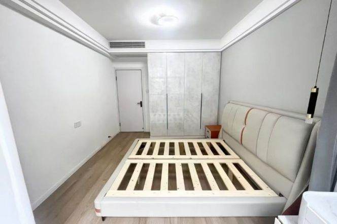 High value/cozy 1br 1lr/all bright room/balcony,Dong'an rd@L4/7