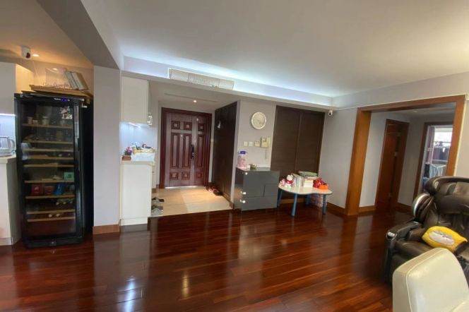 4+1 Rooms, 2 Baths with Open Balcony, Gym, Swimming pool, 228 sqm @ Jiangsu station L2&11