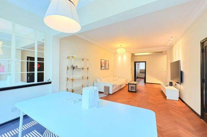  Unique 3br apt with Floor heating nr Jing'an Temple L2/7/14 