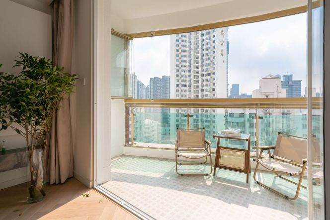 Spacious bright 3br/2bt@Changping rd with nice open balcony 