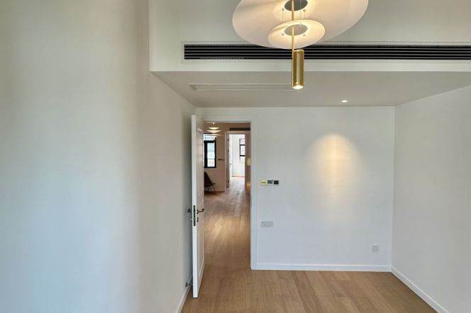 Newly Renovated 2+1BR 2BA Old Apt nr W/Nanjing Station