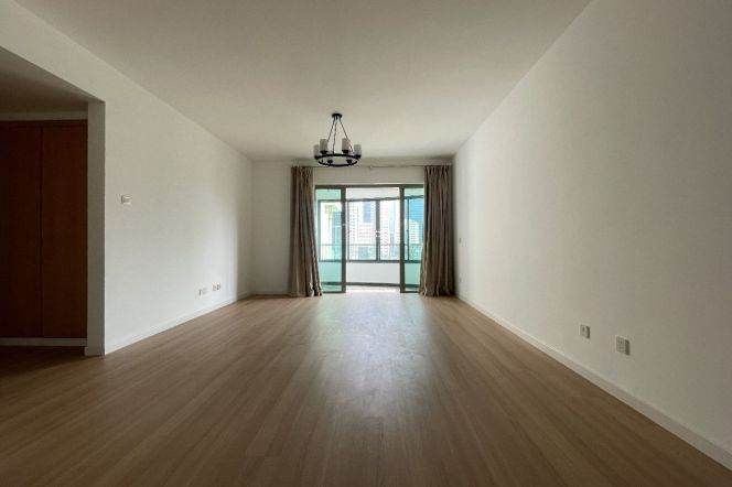 modern 3brs balcony nice wooden floor in most popular compound Jing an temple line 2,7,14