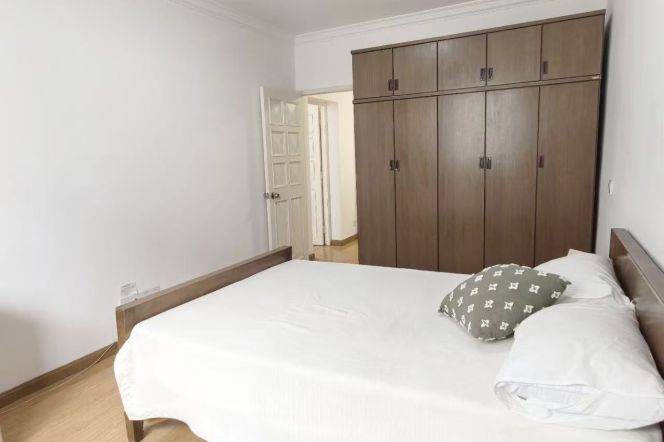 2 brs near L3/L4/L9 yishan rd station