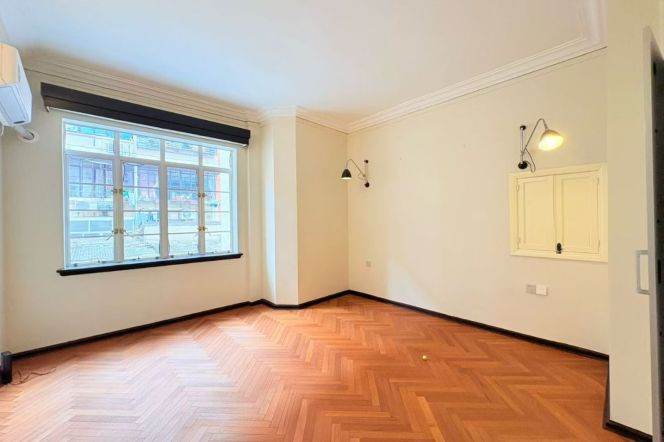 High-ceiling 3br with Floor heating near Line 2/7/14 Jing'an Temple St.