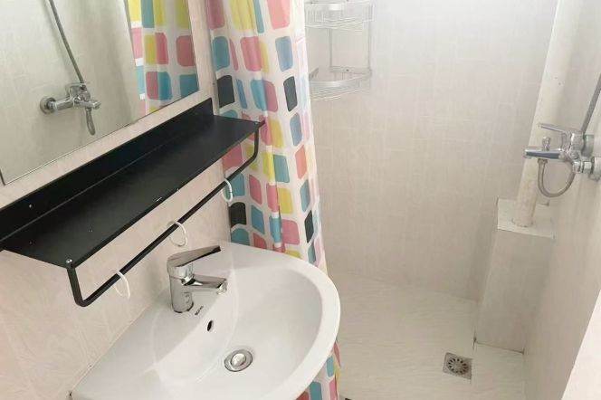 2 brs near L3/L4/L9 yishan rd station