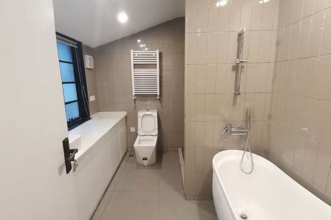 Comfy 1+1br lane house w/balcony M.huaihai Rd