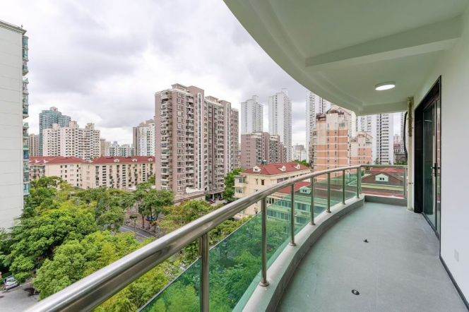 Good view 2brs&2baths with balcony near Dapuqiao