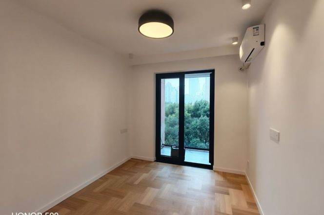 3 Brs, 2 Baths with Open Balcony, Floor Heating/Central ac, 160 sqm @ Hanzhong metro L12