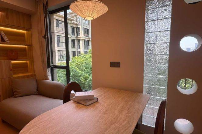 Quality 1br,1bth,CA,floor heating,close to Caohejing Hi-tech Park,Line 9