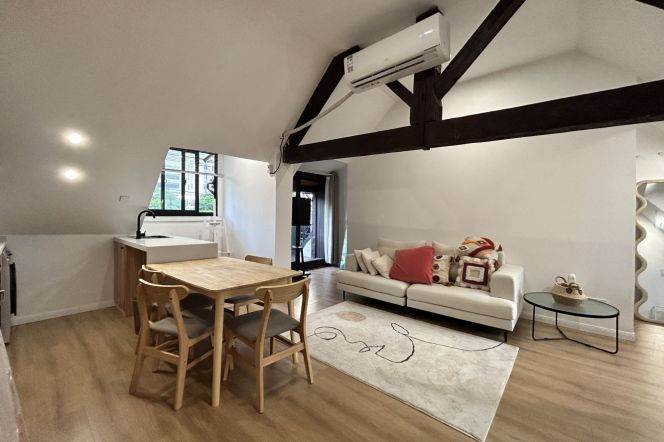 Very high ceiling 1BR +open balcony | Jing'an Temple and West Nanjing rd Mt