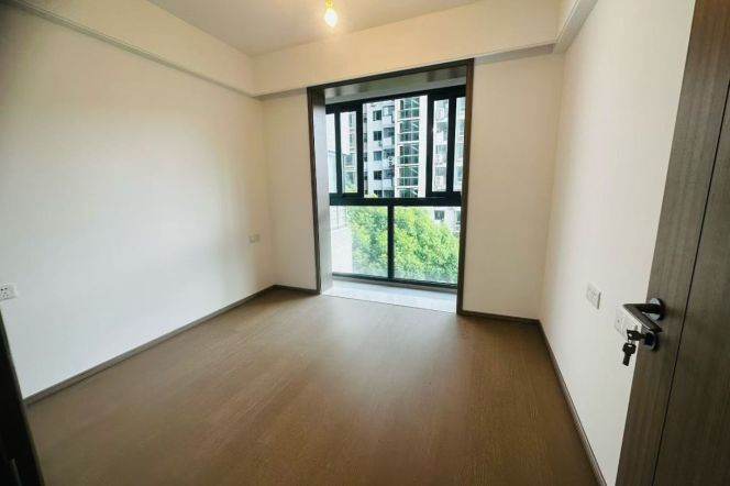 Huge 3brs&2baths with huge terrace near The Bund