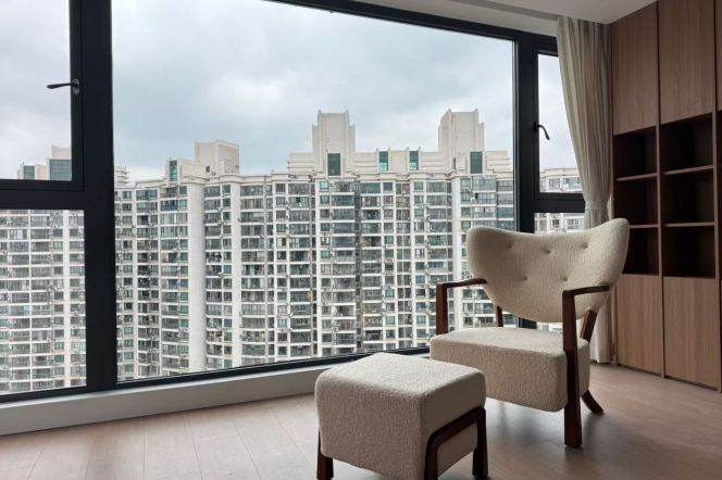 3 Brs, 2 Baths with Floor Heating/Central ac/Oven, 150 sqm @ Zhongtan metro L3&4