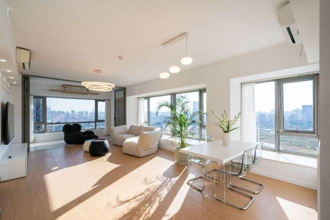 4 Brs, 3 Baths with Elevator and Bathtub, 190 sqm @ Zhenru metro L11