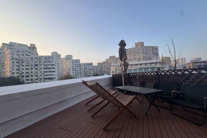 3 Brs, 2 Baths with Terrace, Floor Heating/Central ac/Oven, 120 sqm @ Yishan metro L9