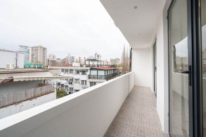 2 Brs, 1 Living room with Open Balcony, 100 sqm @ Hengshan metro L1