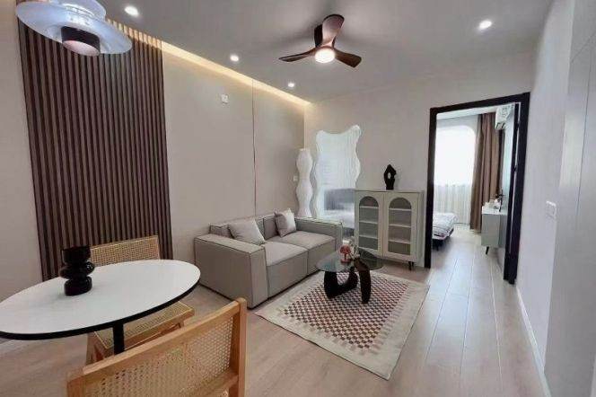 1br, subway L4,14, balcony, new, cozy, modern,  6.4k