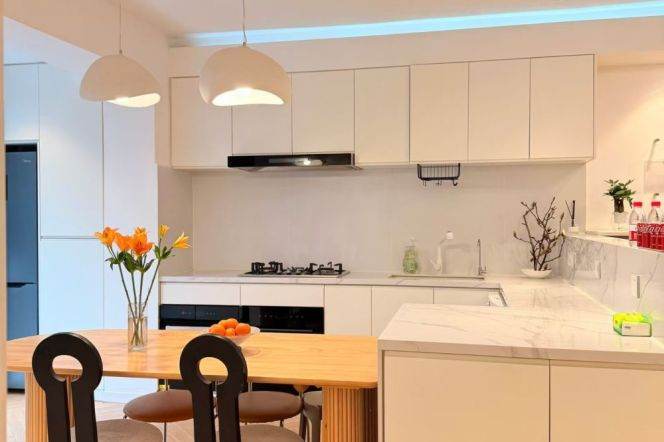 2 Brs, 2 Baths with Garden, Floor Heating, Central ac, 140 sqm @ Xinzha metro L1