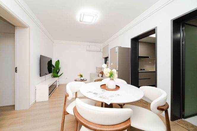 Newly renovated 2br,with private yard,close to Jinjiangleyuan,Line1 