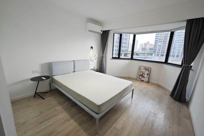 3 Brs, 2 Baths with Open Balcony, Floor Heating, Central ac, Oven, 150 sqm @ Dapuqiao station L9