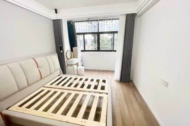 High value/cozy 1br 1lr/all bright room/balcony,Dong'an rd@L4/7
