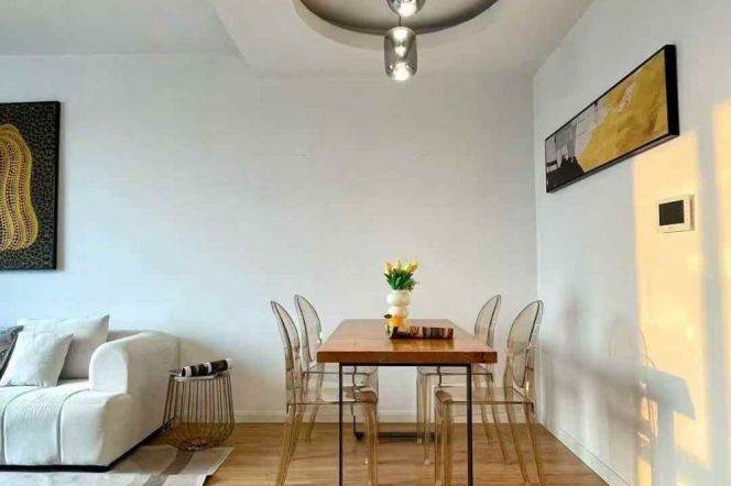 Jing'an Temple Station Elevator 1Br Line2/7/14 Nice Compound