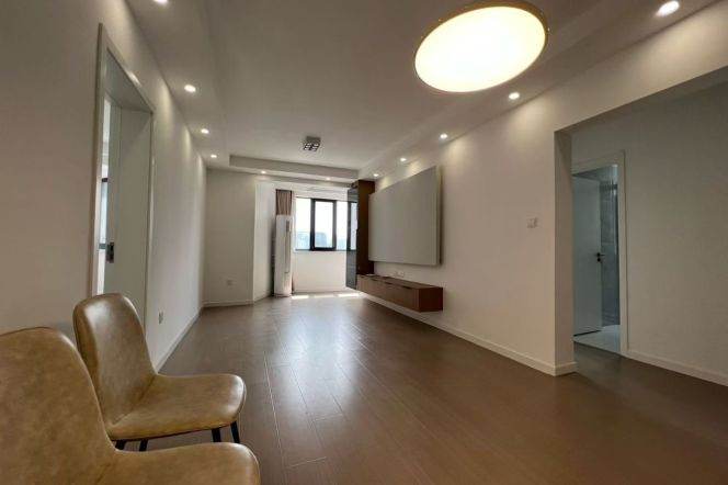 Elevator Spacious 2Br/2Lr/1Bt Close to L2/3/4 Zhongshan Park Metro Station 