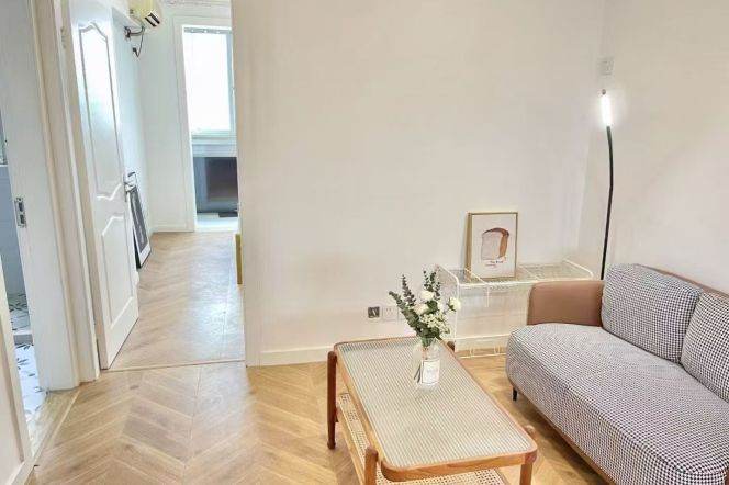 1 br near L1/L7 changshu rd station+elevator