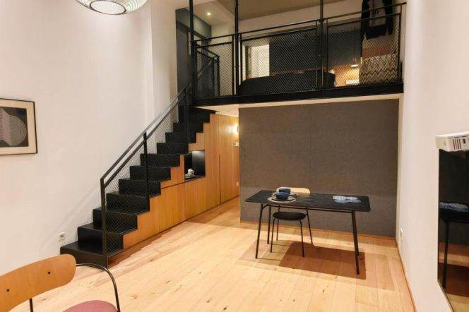 Unique Modern loft 1 br in ZhangJiang  5 mins walking to L13 XueLin Rd st.
