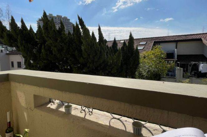 Comfy 1+1br lane house w/balcony M.huaihai Rd