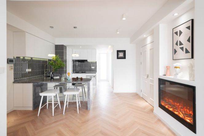 Spacious bright 3br/2bt@Changping rd with nice open balcony 