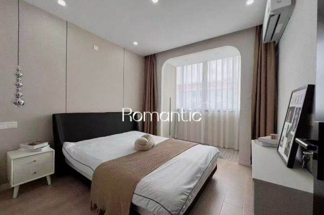 1br, subway L4,14, balcony, new, cozy, modern,  6.4k