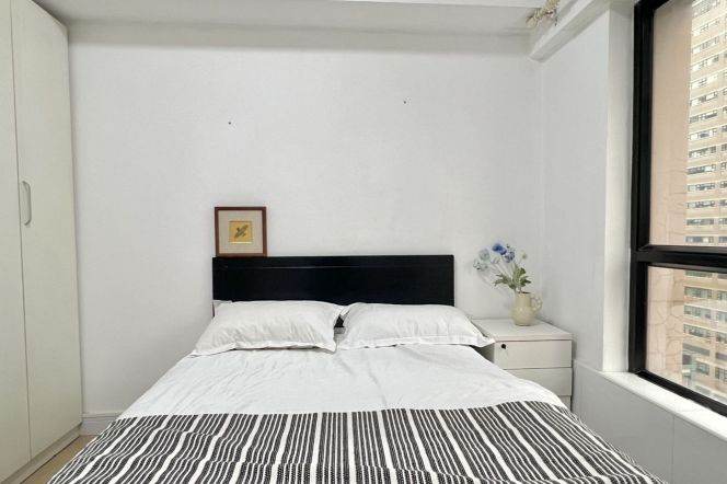 Bright room near Hanzhong rd, close to TJU, short/long lease available now