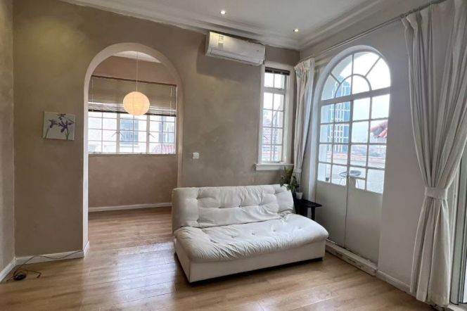 Elevator 1br with two terraces on West Nanjing Road
