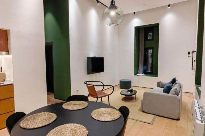 Good price 2 br 2 bath in ZhangJiang Area. 5 mins walking to L13 XueLin rd st