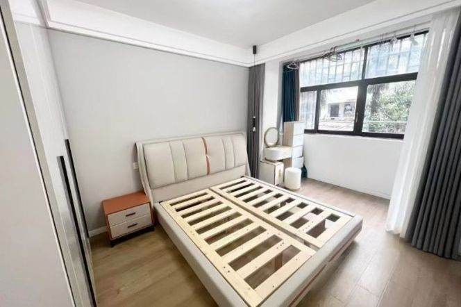 High value/cozy 1br 1lr/all bright room/balcony,Dong'an rd@L4/7