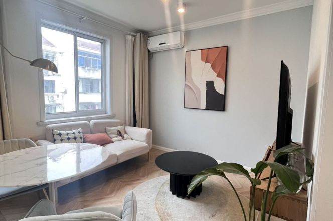 cozy bright 1br 1lr with elevator Nr L3/4/10 hongqiao rd sta