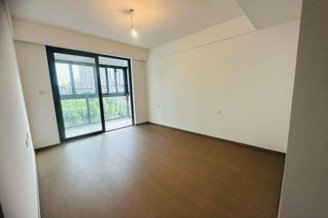 Huge 3brs&2baths with huge terrace near The Bund