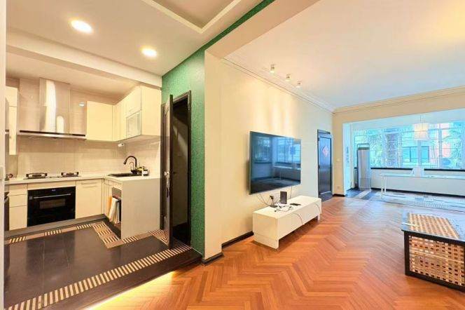  Unique 3br apt with Floor heating nr Jing'an Temple L2/7/14 