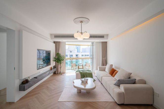 Spacious bright 3br/2bt@Changping rd with nice open balcony 