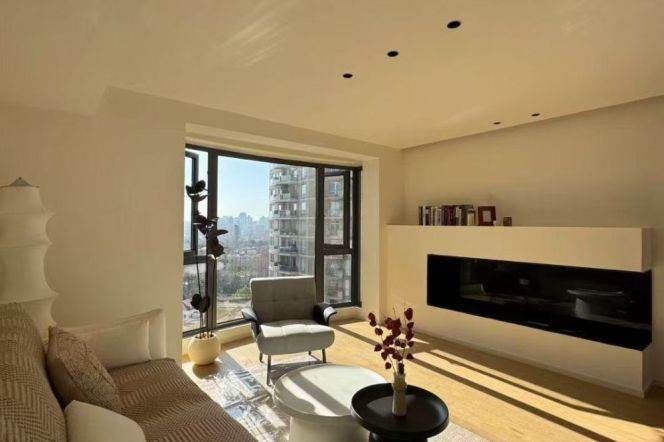 modern 4brs floor heating modern furniture  on An fu road near line 1,7 Chang shu road 