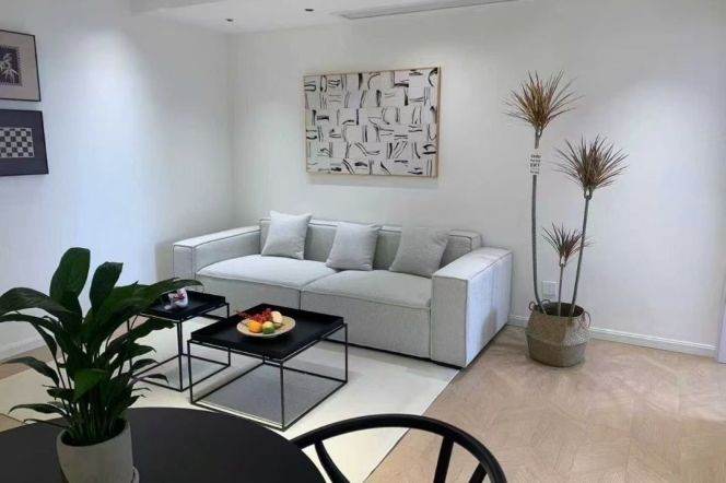 2br, 100sqm, subway L1,12 Caobao, next to Subway , mall& park, 11.8k