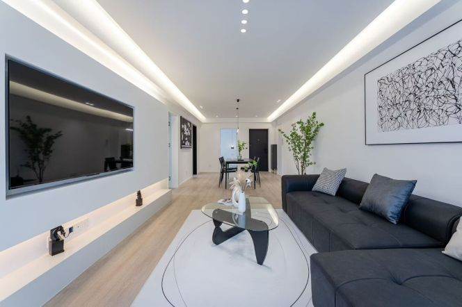 2 Brs, 2 Baths with Open Balcony, Floor Heating, Central ac, Oven, 130 sqm @ Dapuqiao station L9