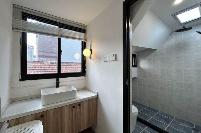 Very high ceiling 1BR +open balcony | Jing'an Temple and West Nanjing rd Mt