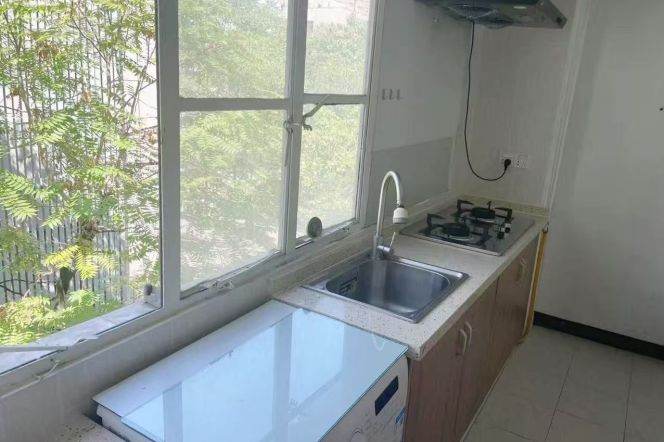 2 brs near L3/L4/L9 yishan rd station